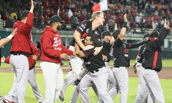 Toros hacen historia y eliminan al campeón