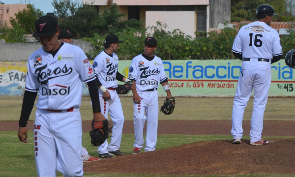 Caen Toros de Moroleón ante Diablos