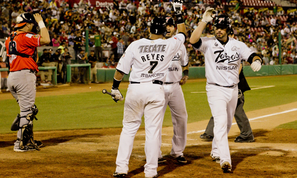 Remontan Toros y vencen a Tigres