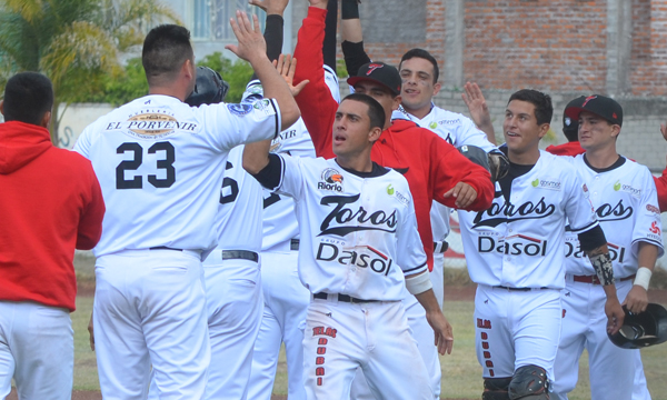 Abre Toros de Moroleón playoffs en LIM