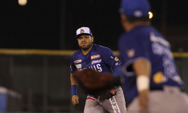 Yaquis le pegan al líder