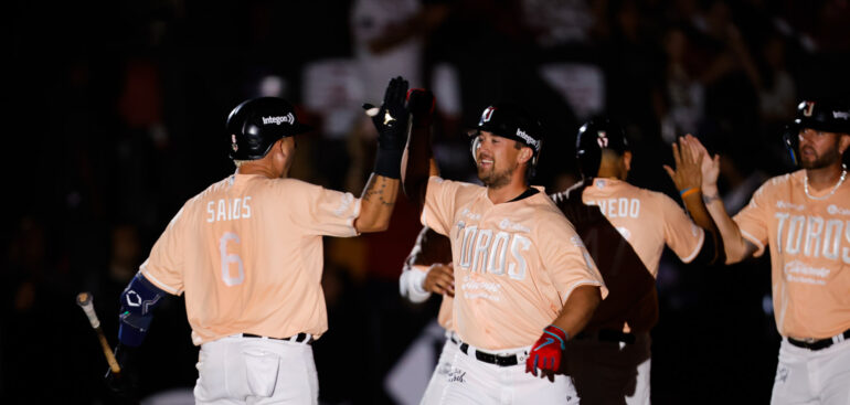 REGRESA A CASA TOROS CON VICTORIA